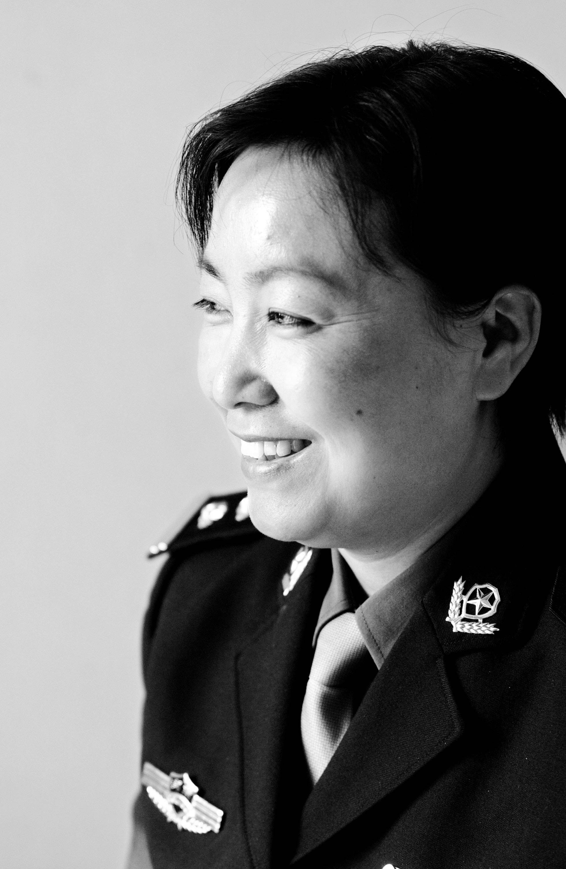 2004年,任长霞扫黑三年,因车祸殉职,涉案司机身上搜出60万支票