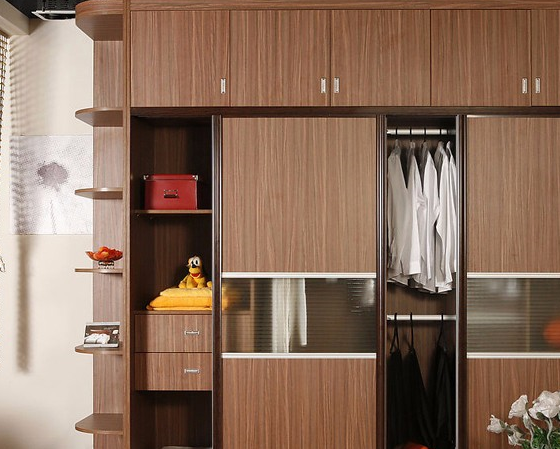 卧室衣柜不要装顶柜了,听内行人一说,懊悔知道太晚了