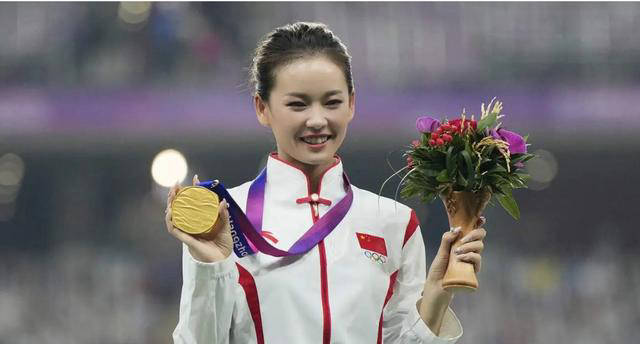 杨家玉奥运夺金,颜值惊艳!嫁师弟,陪嫁750万,爱情事业双丰收