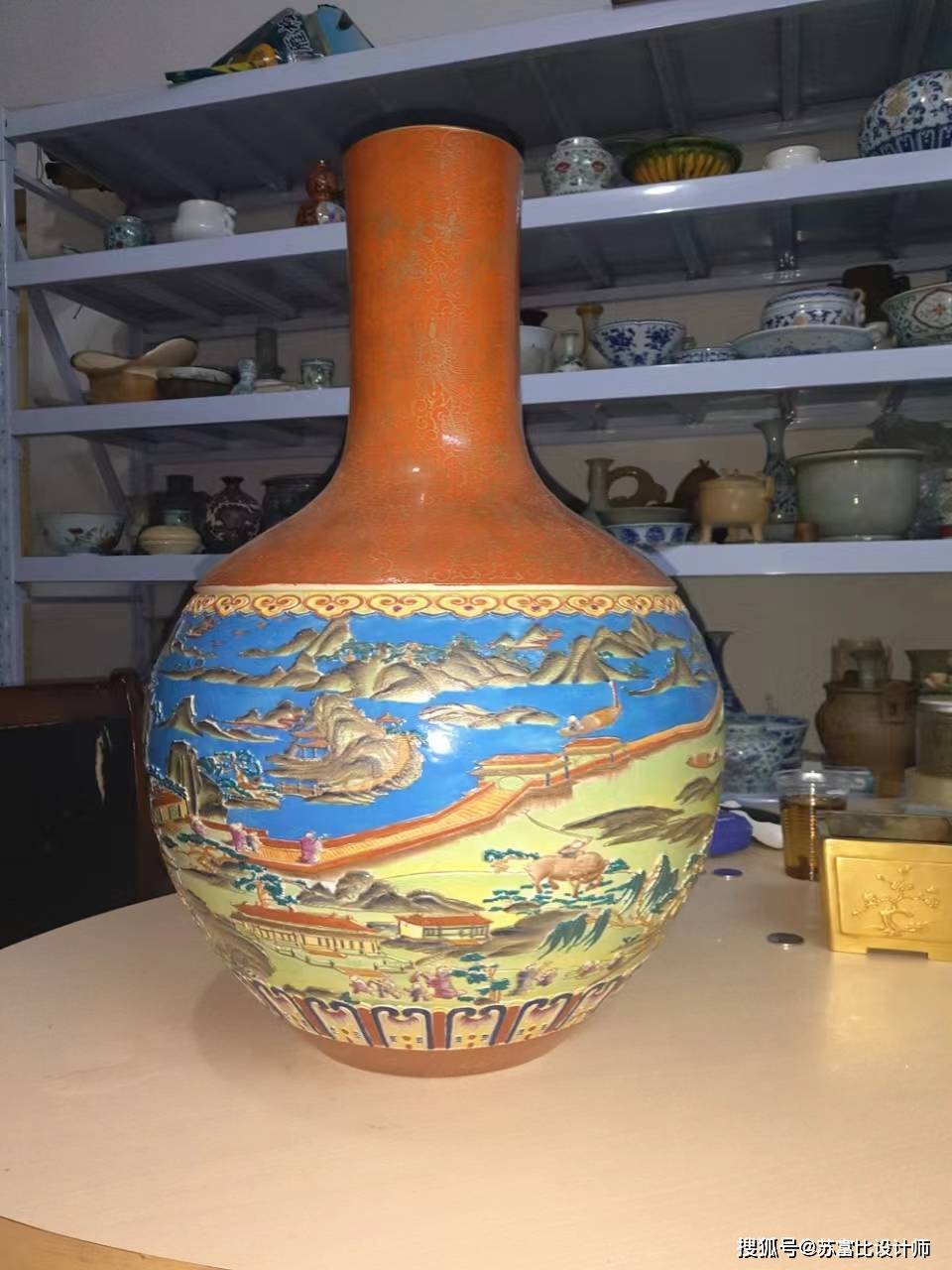 大清乾隆年制浮雕五彩山水人物天球瓶_瓷器_画面_色彩