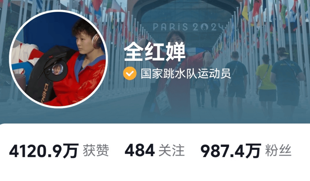 好姐妹！全红婵师姐背包挂婵宝头像，婵宝特选师姐照片当社媒头像-全红婵是个什么几把玩意