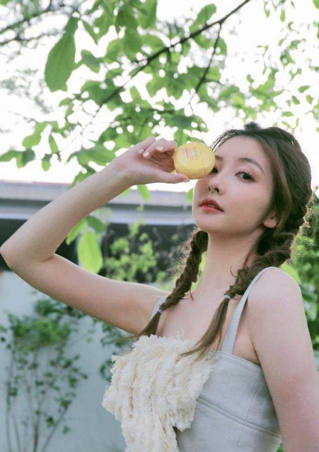 曝光!王思聪前女友豆得儿豪掷恋情官宣