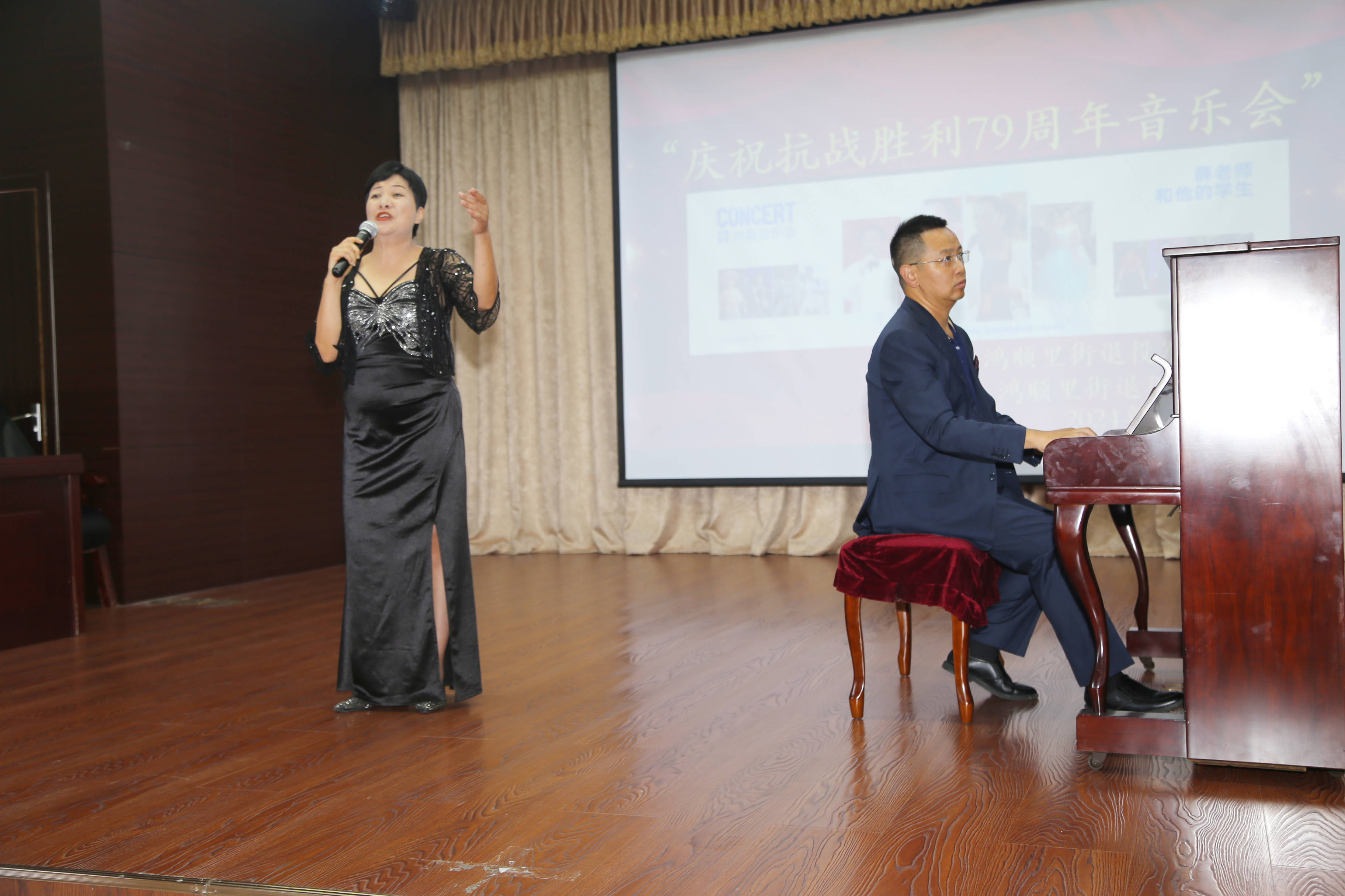 薛志老师伴奏,王定芳老师演唱邓丽君经典艺术歌曲老兵行音乐团演出