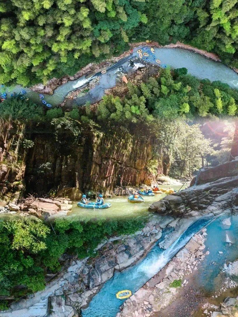 深溪峡谷漂流安吉深溪峡谷漂流坐落于安吉报福镇洪家村村口,交通位置