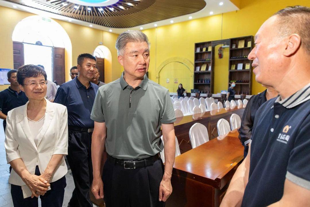 宁夏回族自治区党委副书记庄严调研贺东庄园科技小院
