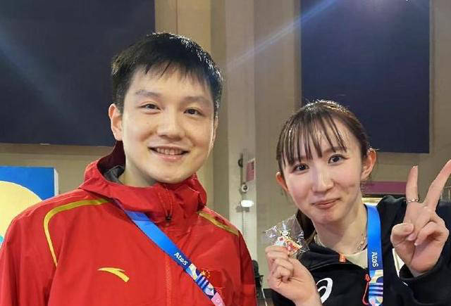 原创            日本乒乓球女将早田希娜晒合影赞樊振东网友热议-日本乒乓球运动员早田希娜简介