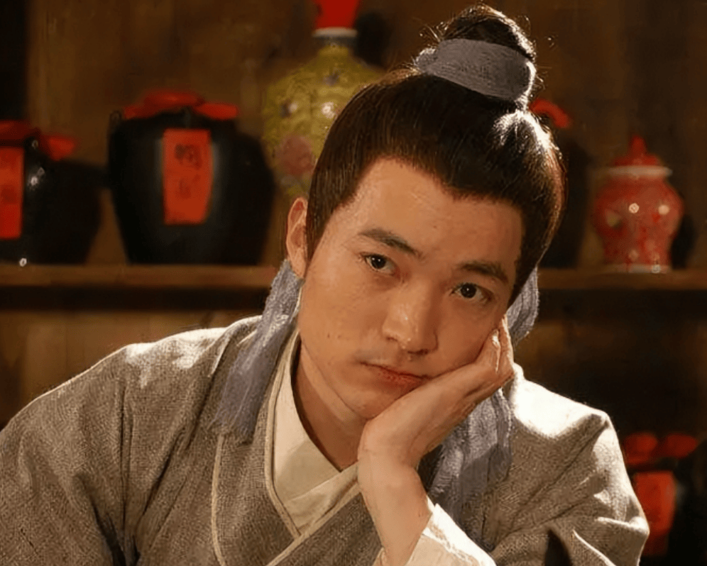 县令老来得子写对联庆祝,一位路过的秀才看到后大笑:你命不久矣