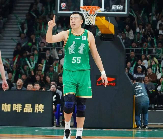 辽篮热身赛大胜首钢,四人上双杨鸣喜获四大惊喜,神射17分惊艳全场