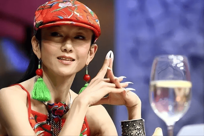 杨丽萍舞蹈生涯惊艳世人 为梦想放弃生育引热议 她的人生选择你咋看