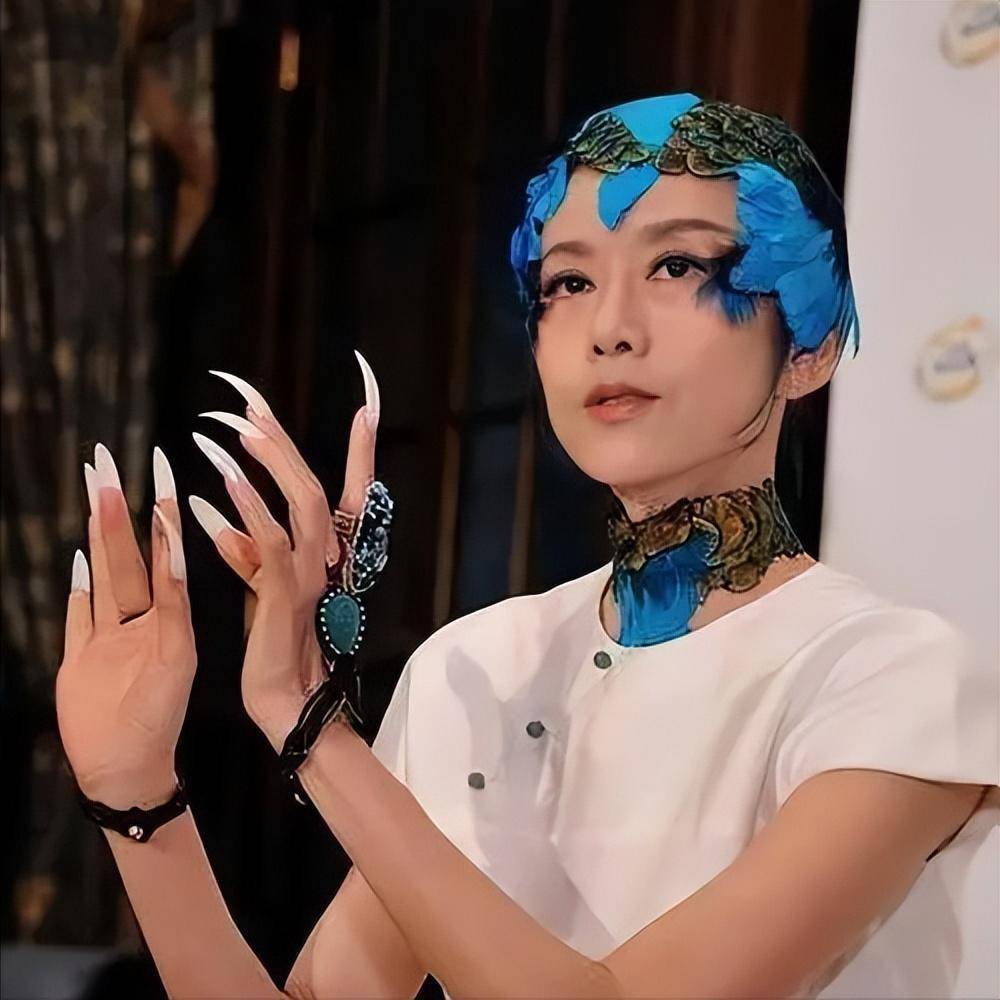 杨丽萍舞蹈生涯惊艳世人 为梦想放弃生育引热议 她的人生选择你咋看
