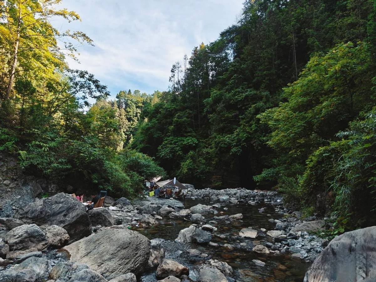 周末全家山顶露营避暑,锐界l出游担当