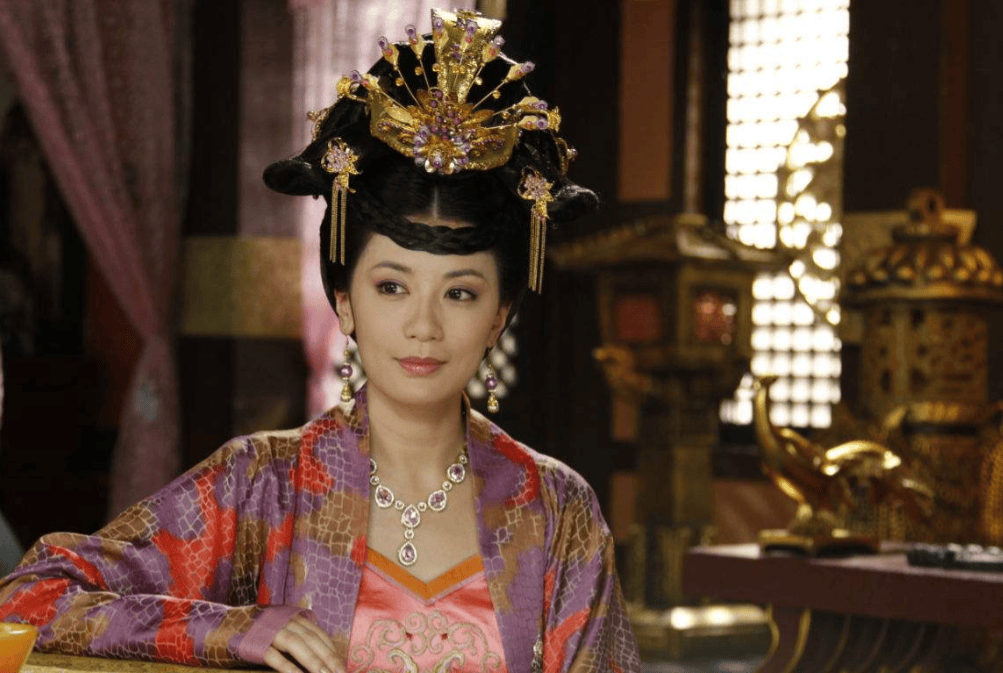 从此,太平公主开始效仿历史上的馆陶公主,大肆收罗美男,培养自己的