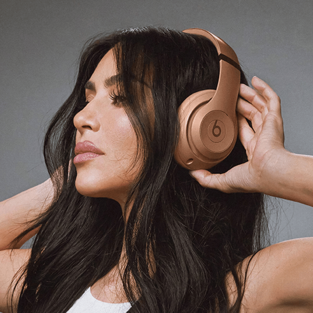 Kim Kardashian（金·卡戴珊）亲自策划，Beats Studio Pro上新三款特别