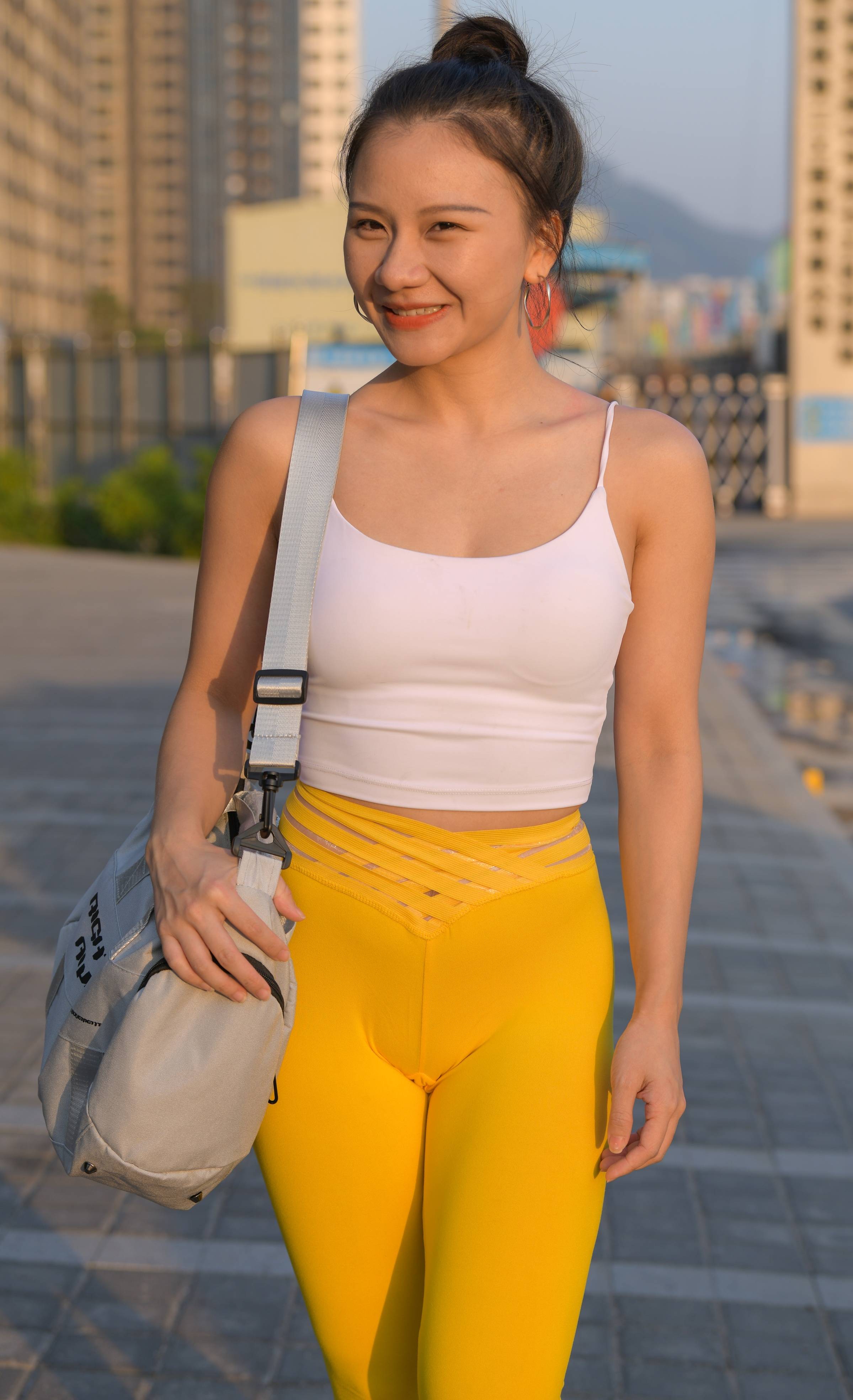 街拍时尚图馆-黄色瑜伽裤9010(369p)