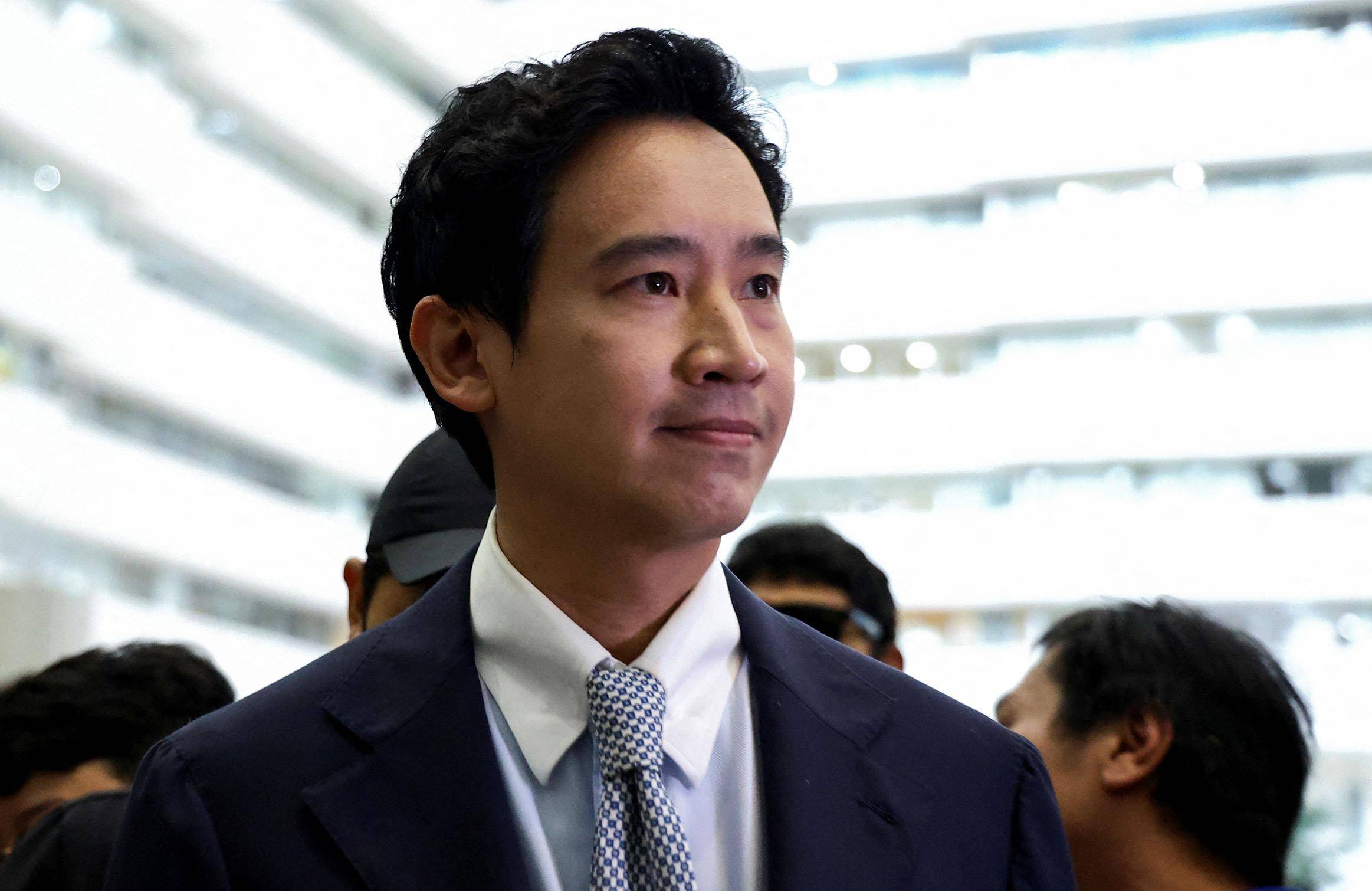 王毅赴泰前夕,泰国政坛突然变天,总理被勒令解职,事态严重了