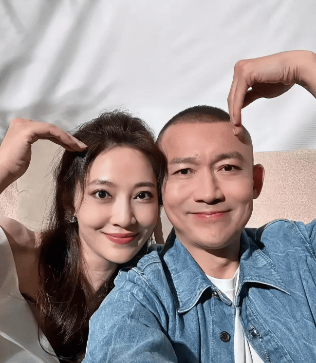 聂远看起来有点凶,但老婆真漂亮,听说他每月给老婆几百万零花钱!