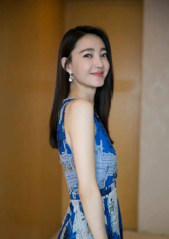 王丽坤:不靠浓妆艳抹的素颜女神,演技与气质齐飞,低调实力派如何征服