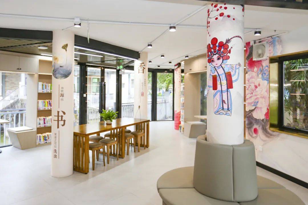 驿站结合本土历史名人卢启光的事迹进行整体设计,将粤剧大师卢启光