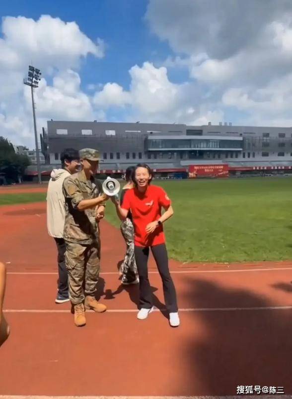 原创            陈芋汐到同济大学报道，军训教练让奥运冠军讲话，她害羞了很可爱-陈芋汐获奖记录