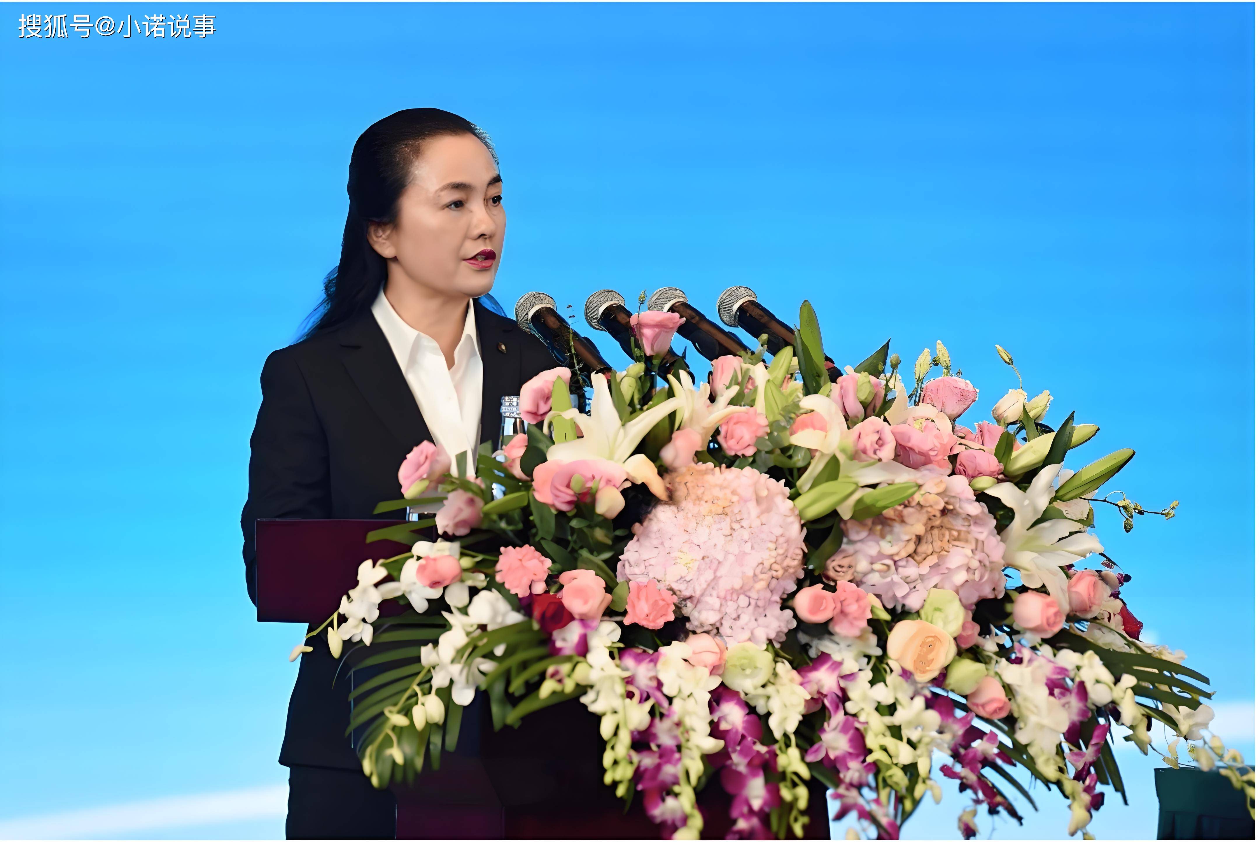 她是"中国女首富",白手起家,年入7800亿,不输华为成最大民企