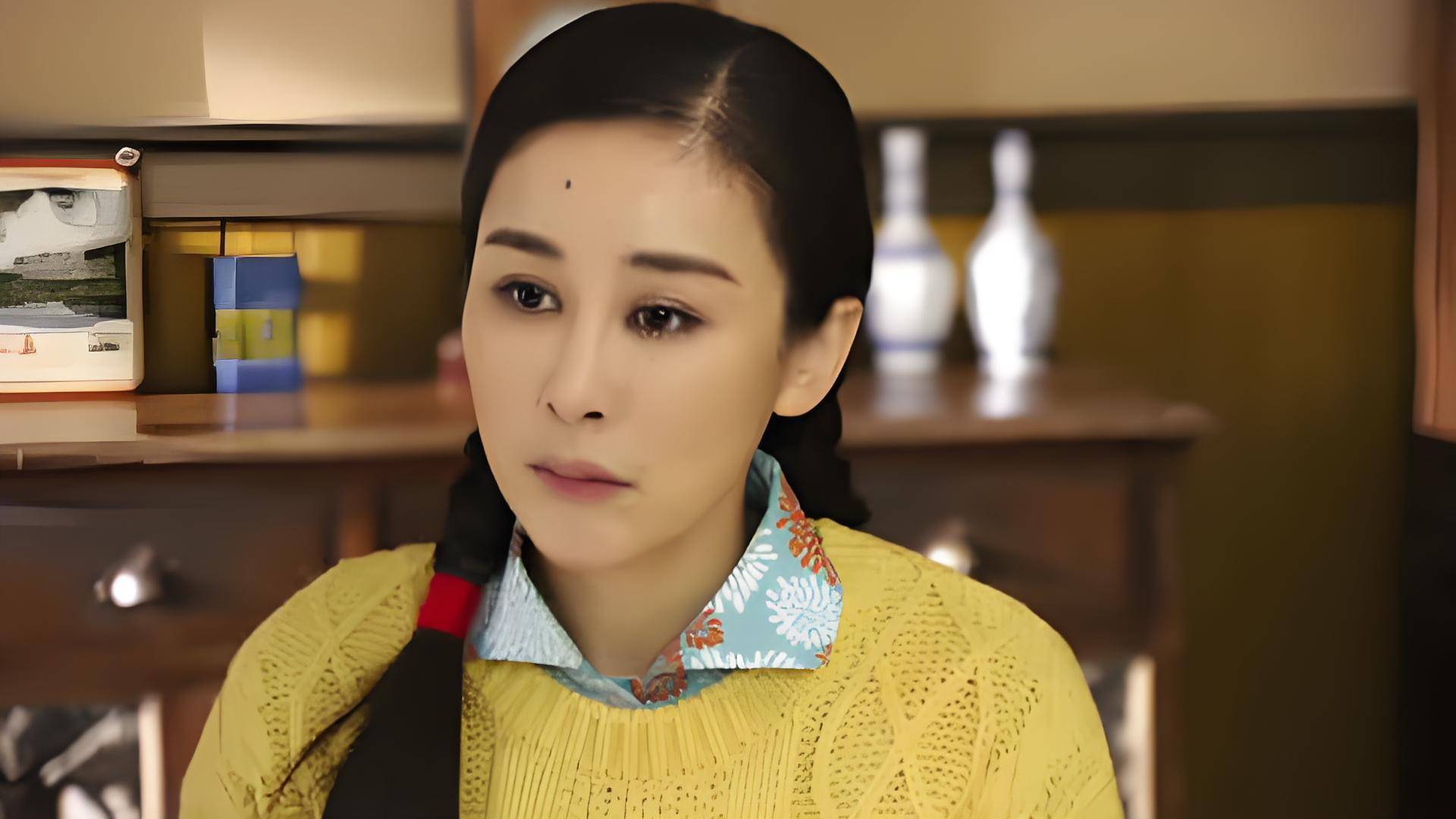 2016年,《养母的花样年华》开播,由周扬饰演的刘冬花,成为了