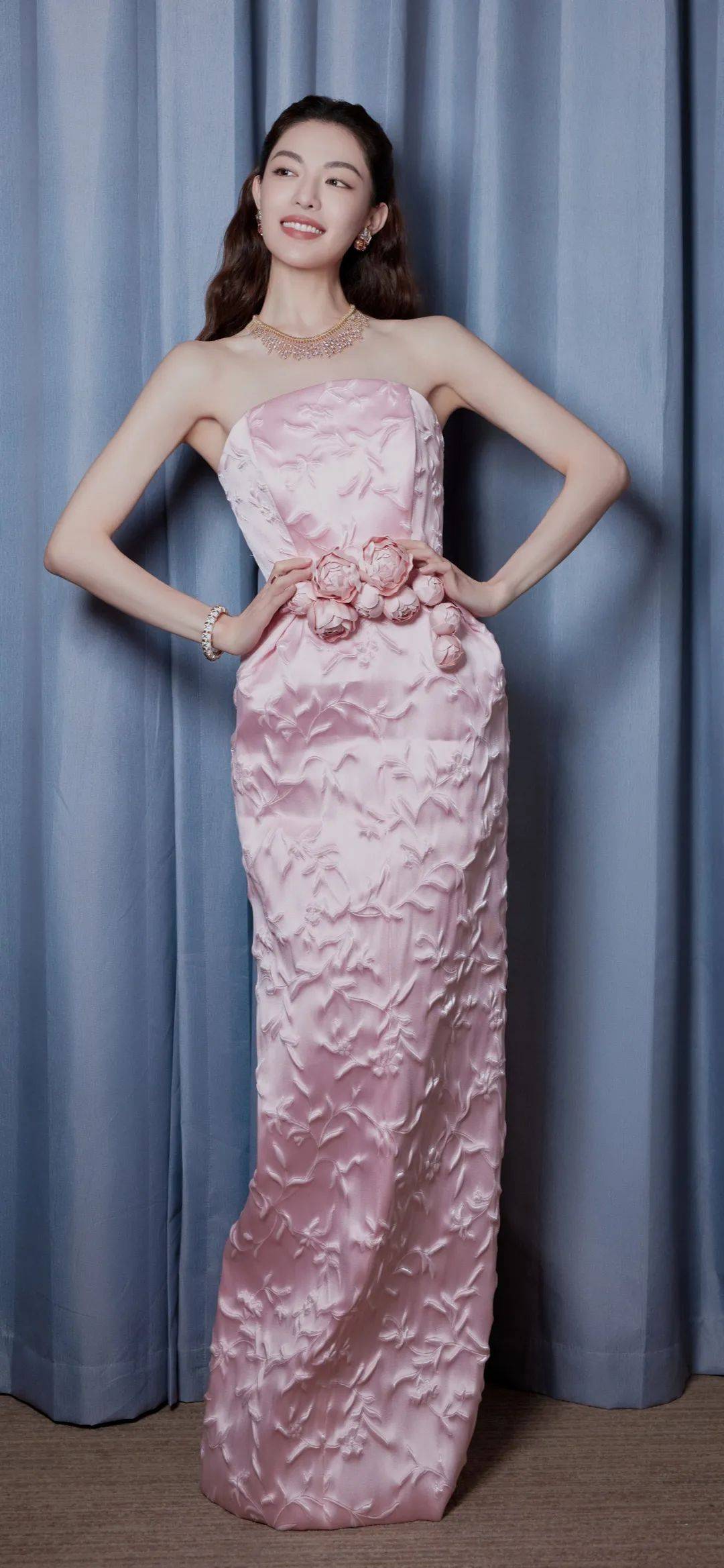 钟楚曦:粉色幻影,定格梦幻之美