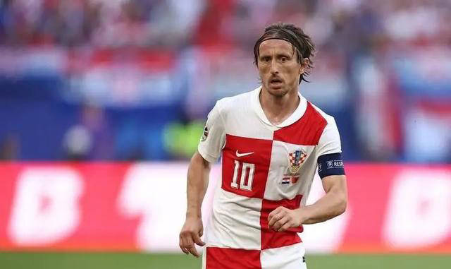 39岁莫德里奇仍盼征战2026世界杯,克罗地亚人才短缺引发关注