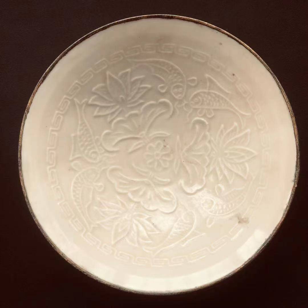 定窯 白磁陵花小盤 陰刻双魚紋 宋時代 擺件 古玩 中国美術 621b 定窯 白磁陵花小盤 陰刻双魚紋 宋時代 擺件 古玩 中国美術 621b