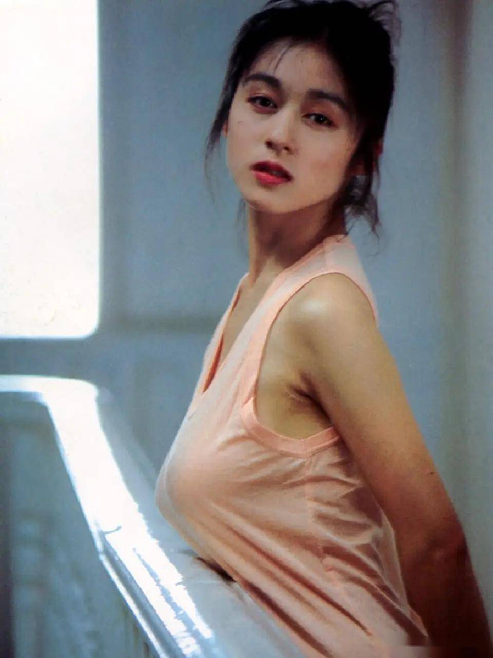 这谁顶得住!青山知可子丰腴身材写真,女神美貌惊艳全场!_魅力_成为了_外表