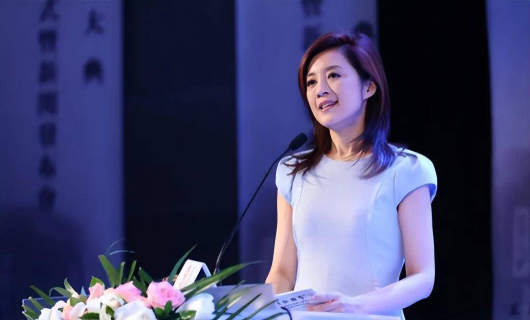 这位央视主持人,敢爱敢恨的人生传奇!豪门新娘,55岁笑傲人生巅峰!