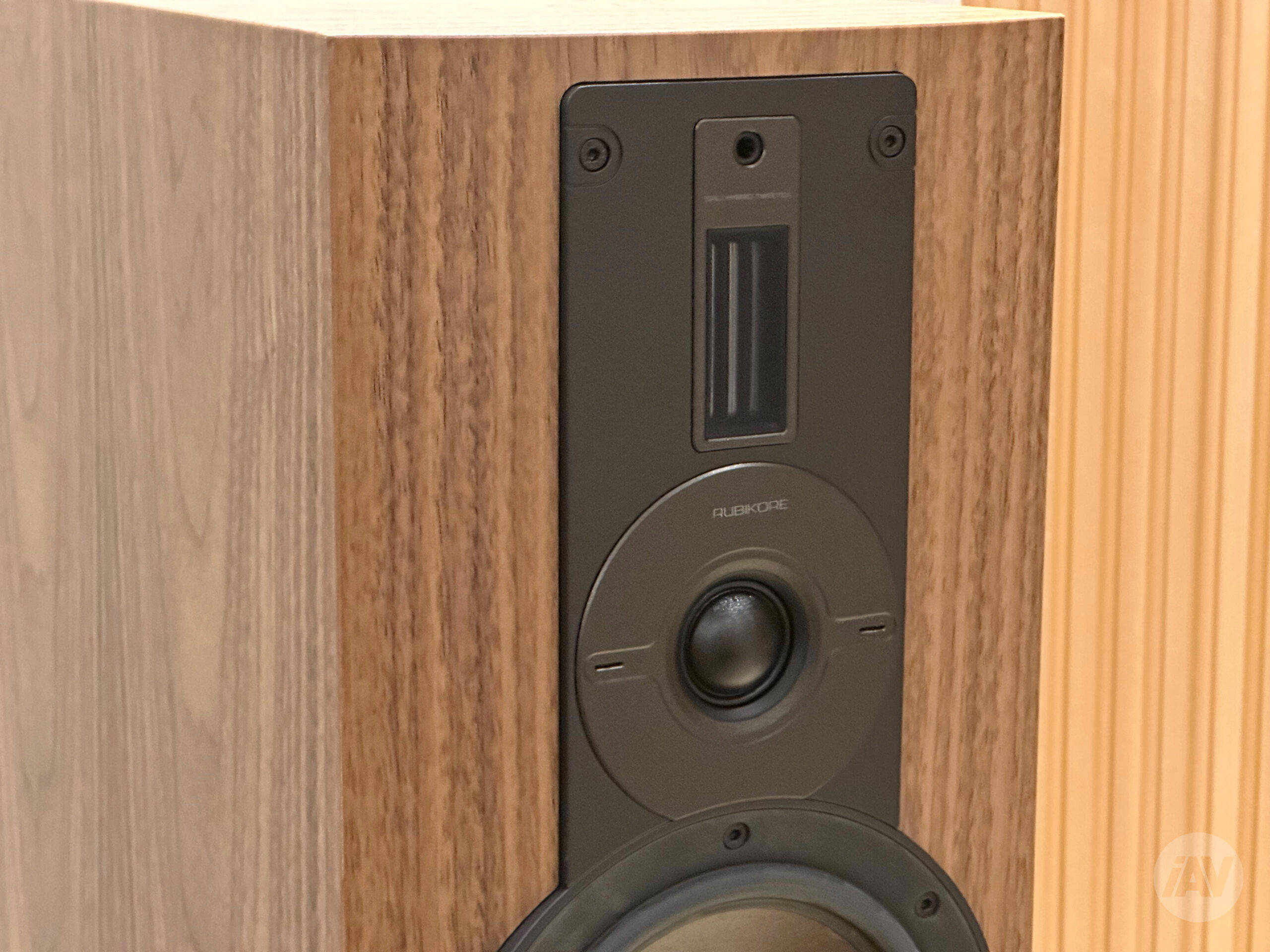 丹麦达尼dali"新乐爵"系列rubikore 8落地式音箱