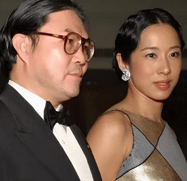 罗康瑞前妻和子女都分到财产,唯独朱玲玲一分未得,原因成谜_爱情_霍震霆_父亲