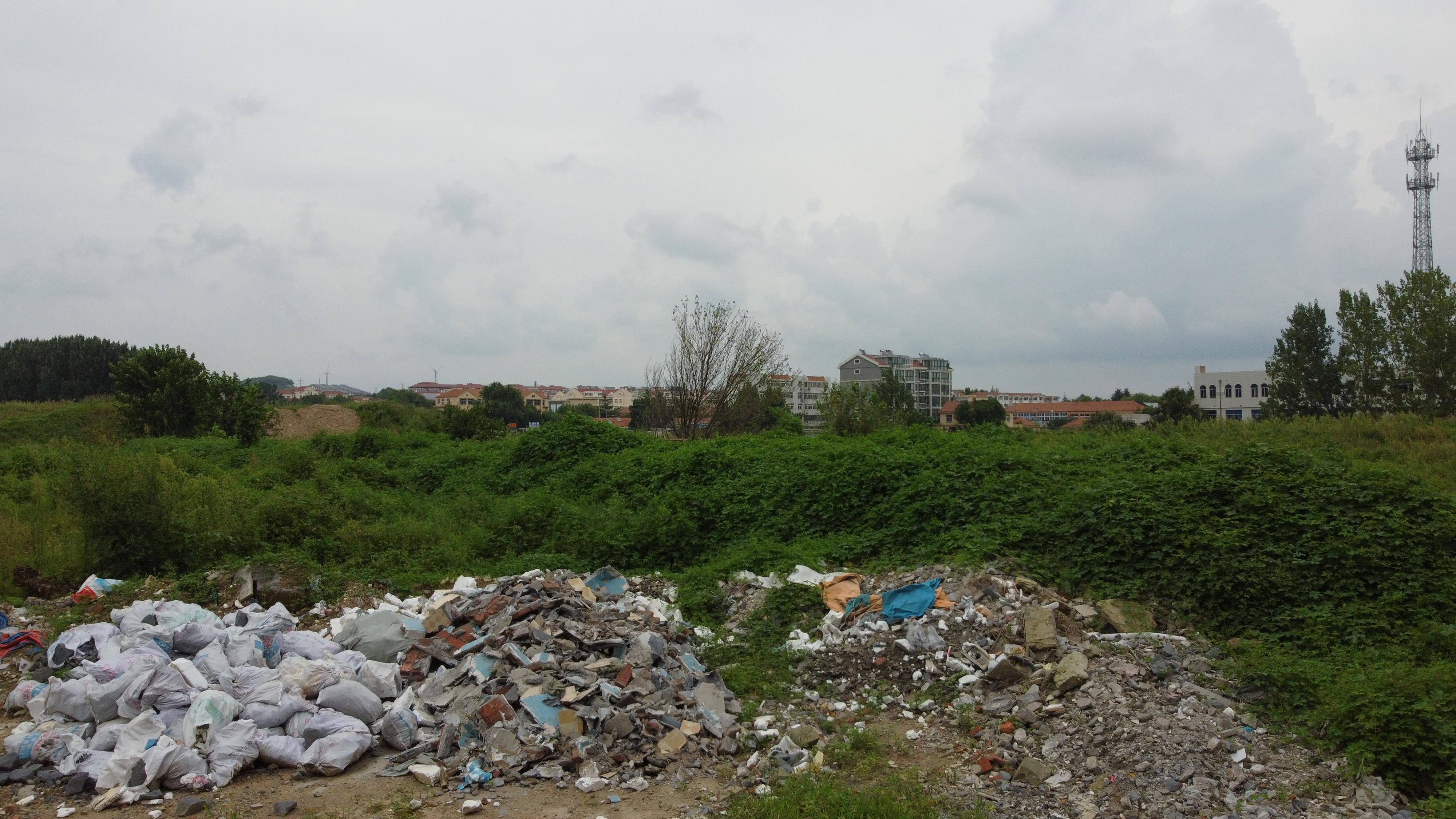 即墨区温泉街道:温泉之畔 垃圾"为伴"