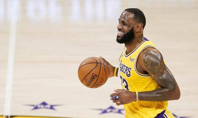 湖人对布朗尼表态!詹姆斯高兴了,17号秀动不了只能委屈小科比了