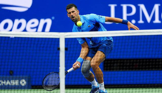 德约科维奇直落三盘击败阿尔伯特，美网首轮完美开局，追平费德勒纪录-直落三盘赢得“双德决” 德约科维奇三度问鼎美网冠军