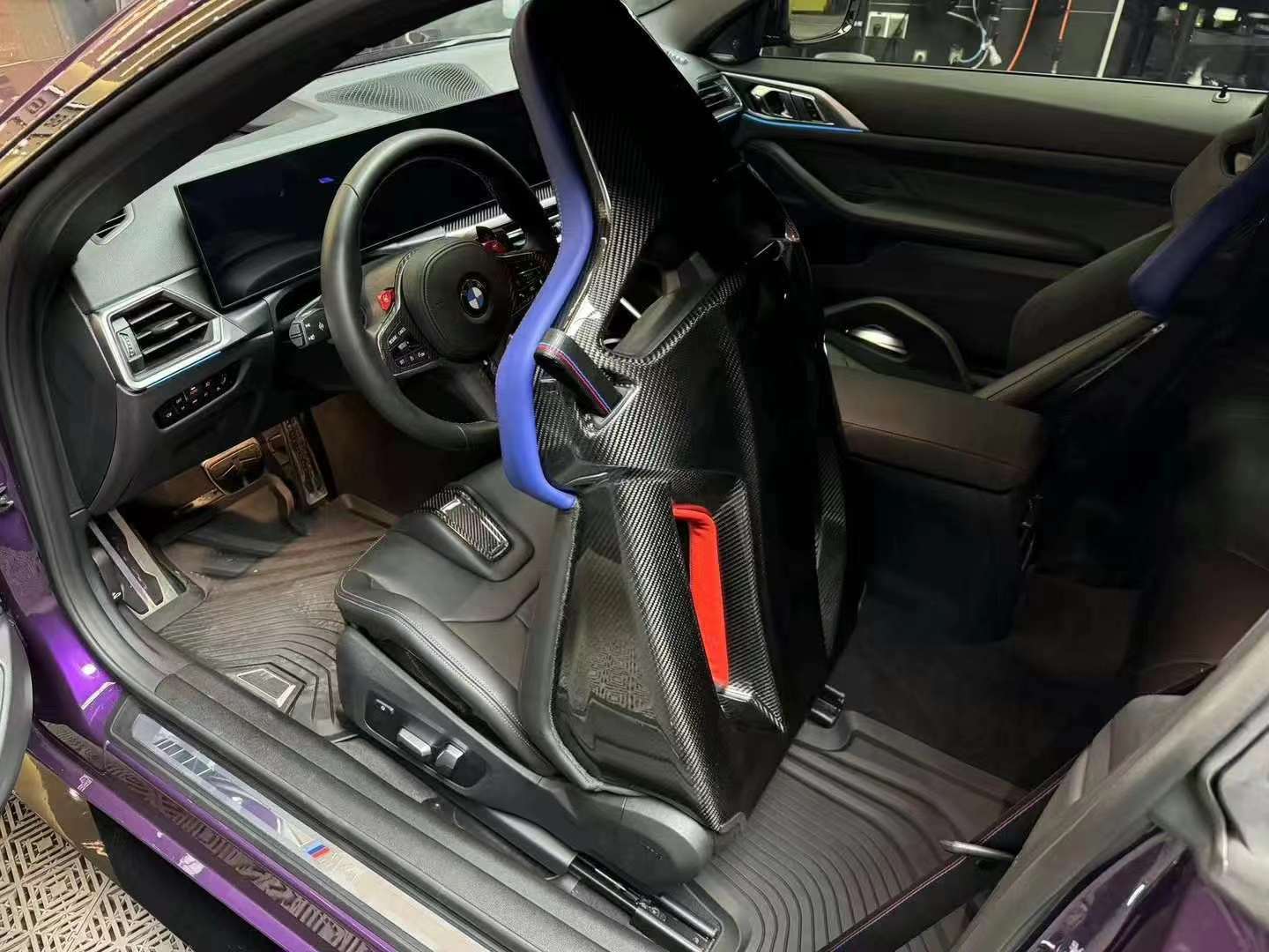 个性十足!宝马m4暮光紫特别版引领潮流