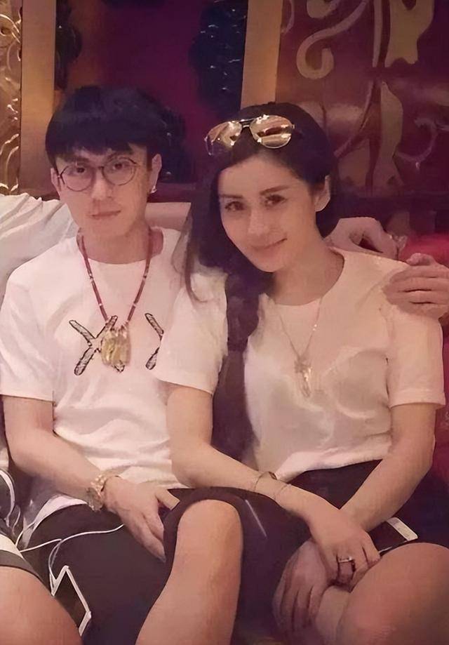 秦奋结婚的老婆图片