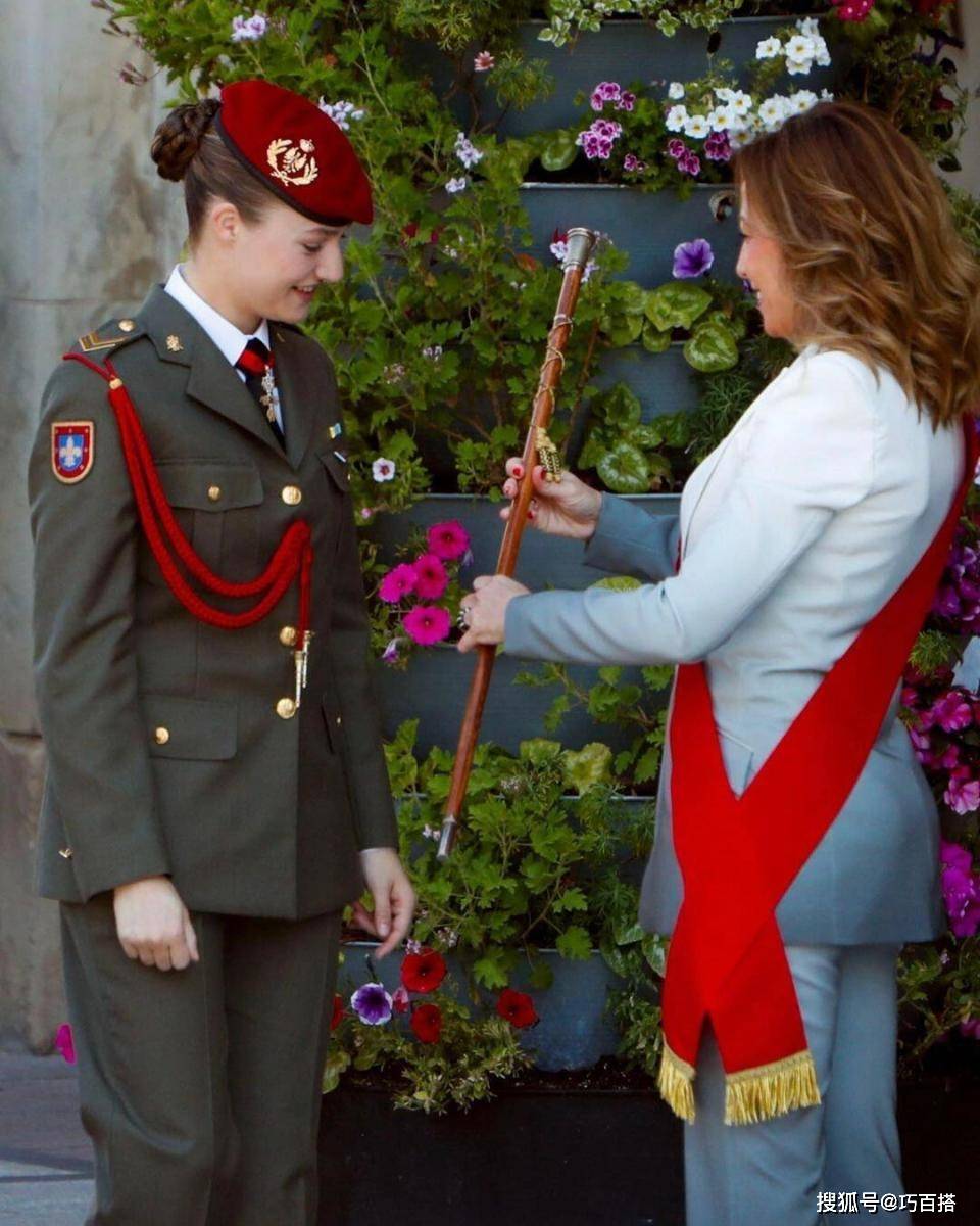 恭喜莱昂诺尔公主又解锁"新皮肤"了!入学马林海军学院,帅惨了