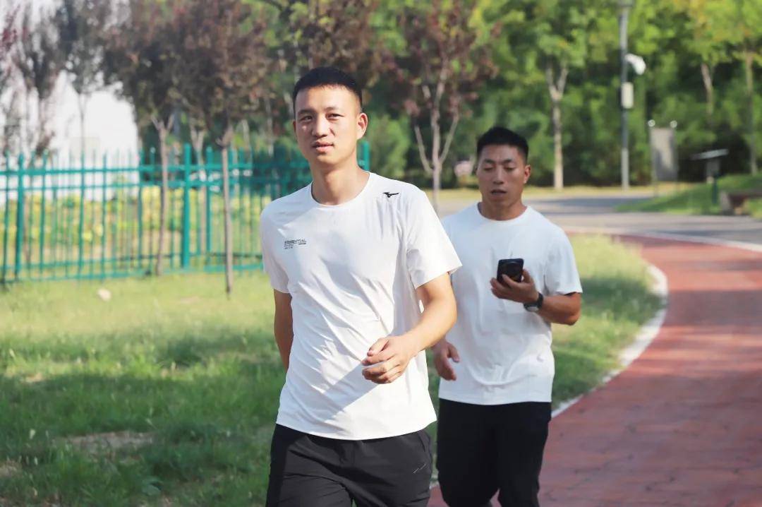 运城市消防救援支队举办"健康同行乐享金秋"主题健步走活动