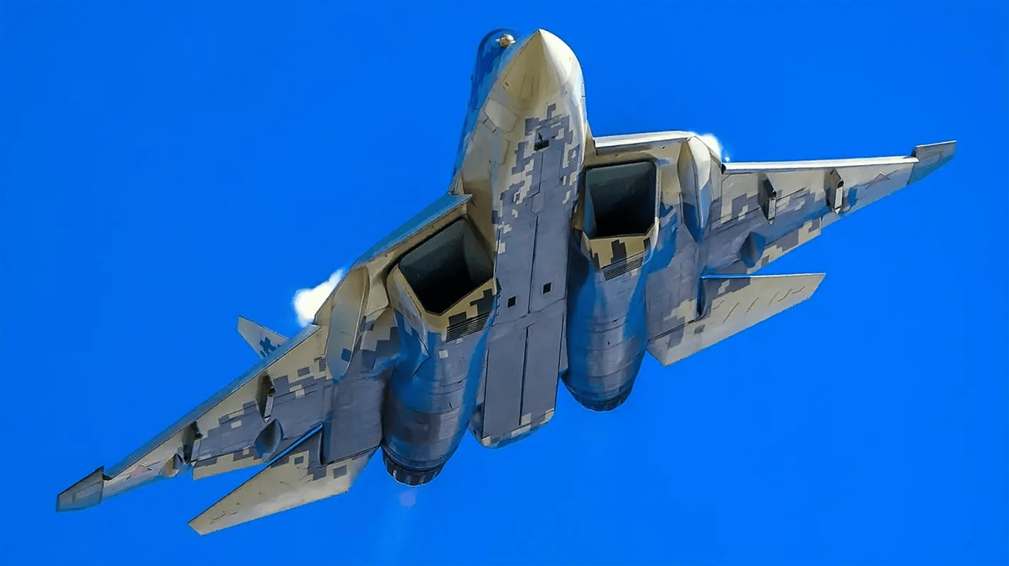 从中可以看出,俄军出动苏-57战斗机除了为轰炸机机群护航,实际上还