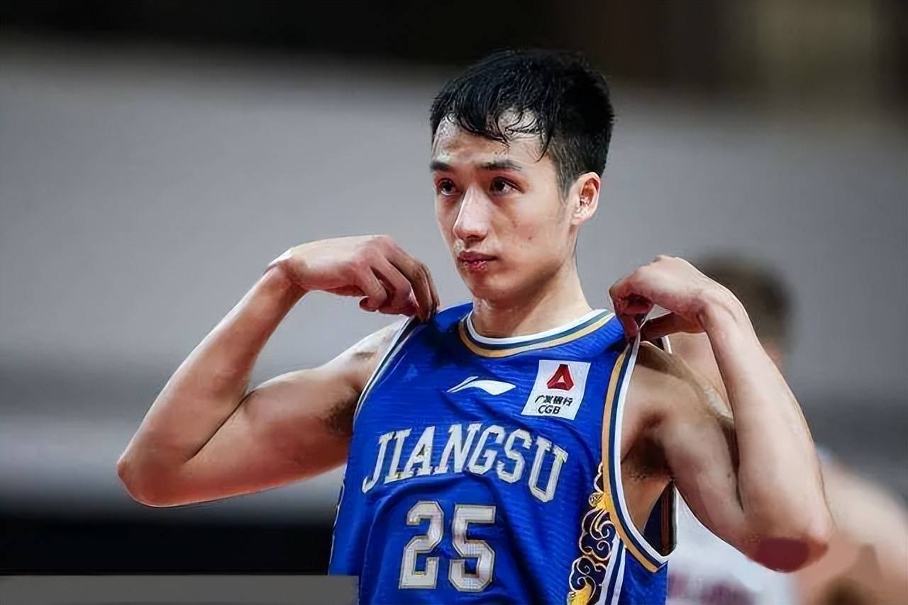 郑琪龙还有一个特殊身份"球二代",他是浙江男篮旗帜性人物郑武的大