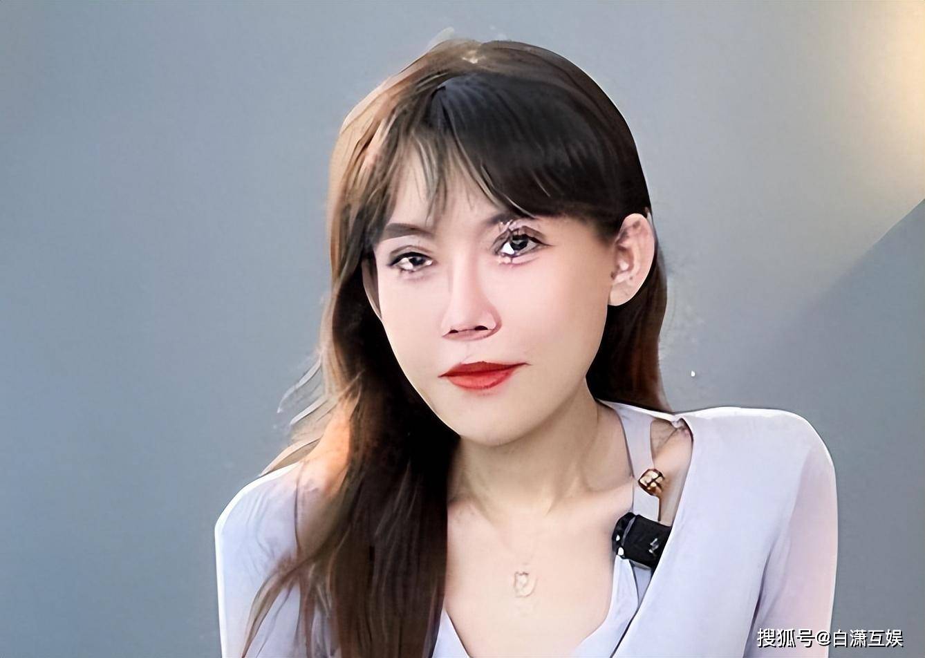 网红浪胃仙走红后"变成女人",留长发割双眼皮,抽脂瘦成皮包骨