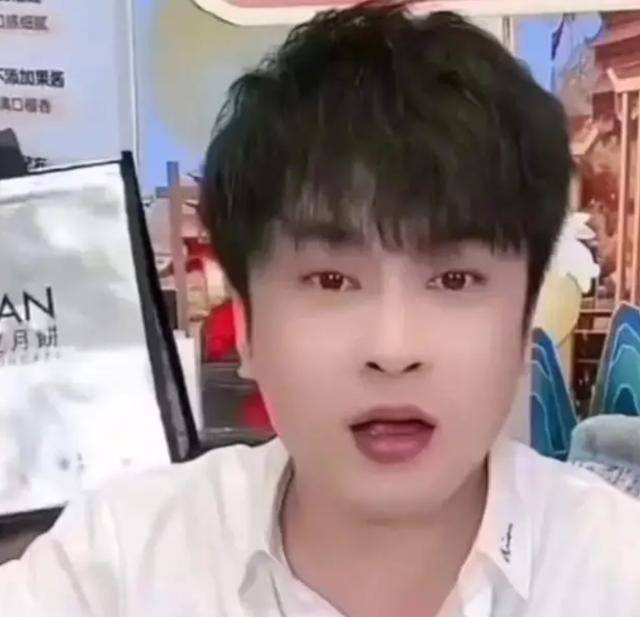 辛巴和三只羊直播带货起冲突，小杨哥账号一个月掉粉超70万！-辛巴和小鹿