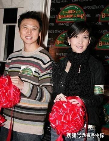 周慧敏演唱会门票滞销,被网友嘲笑过气,本人含泪宣布退休陪老公