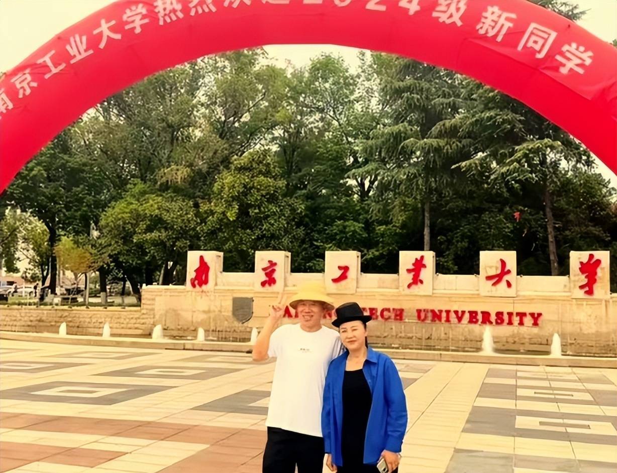 原创            “亲爱的小孩回来了！”南工大10年前寻找的孙卓，背书包前来报到-亲爱的小孩 剧组