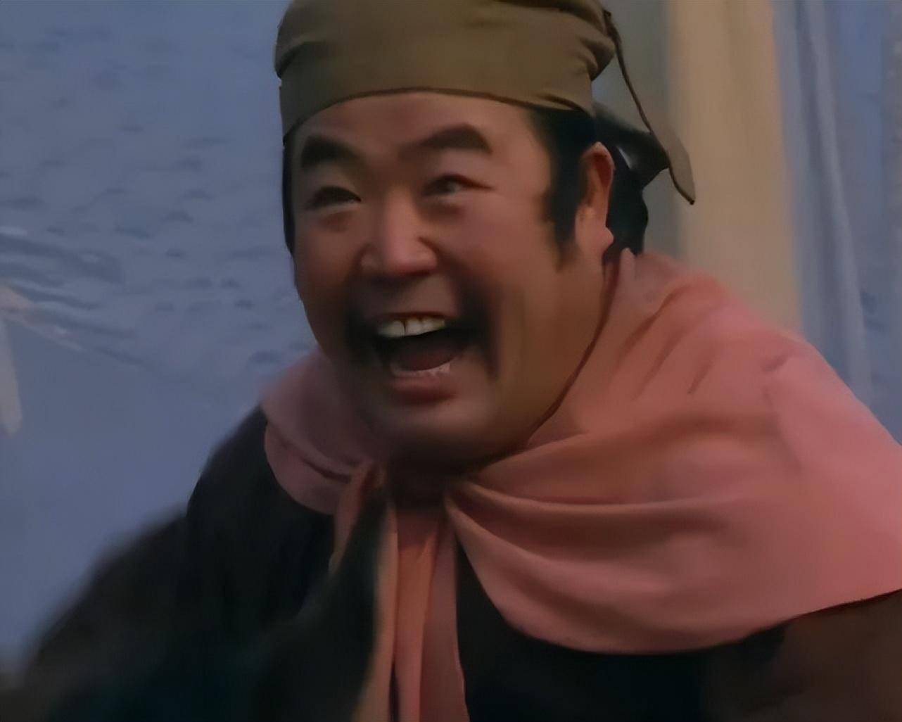 仅有一米六身高的许敬义,曾在央视版《水浒传》中扮演过矮脚虎王英,这