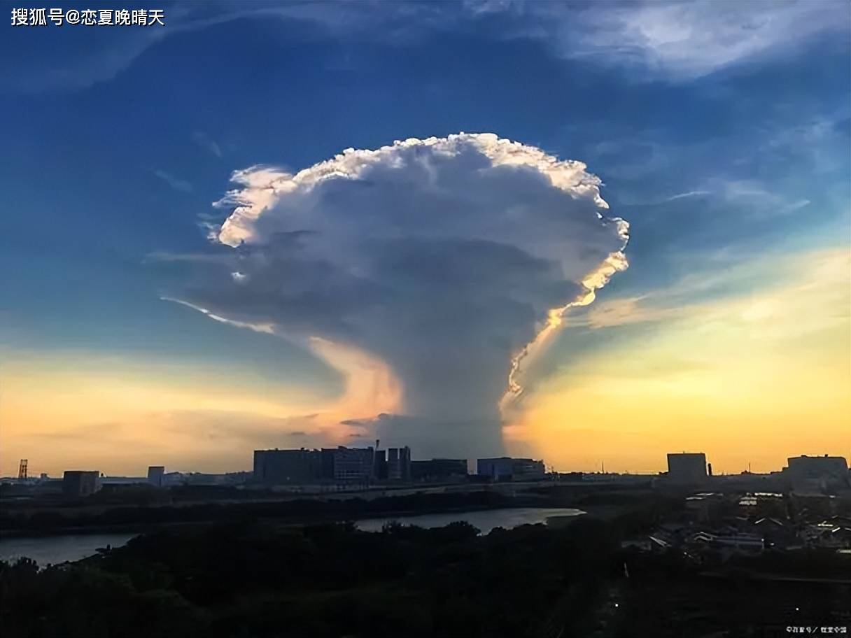 江西新余上空现巨型蘑菇云