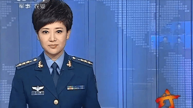 央视《军事报道》4大美女:全国唯1穿军装的主持人,最高中校军衔