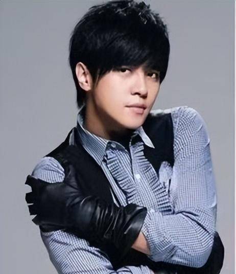 蝴蝶姐姐官宣怀孕,罗志祥脸部馒化"认不出,该慌的不止是他!