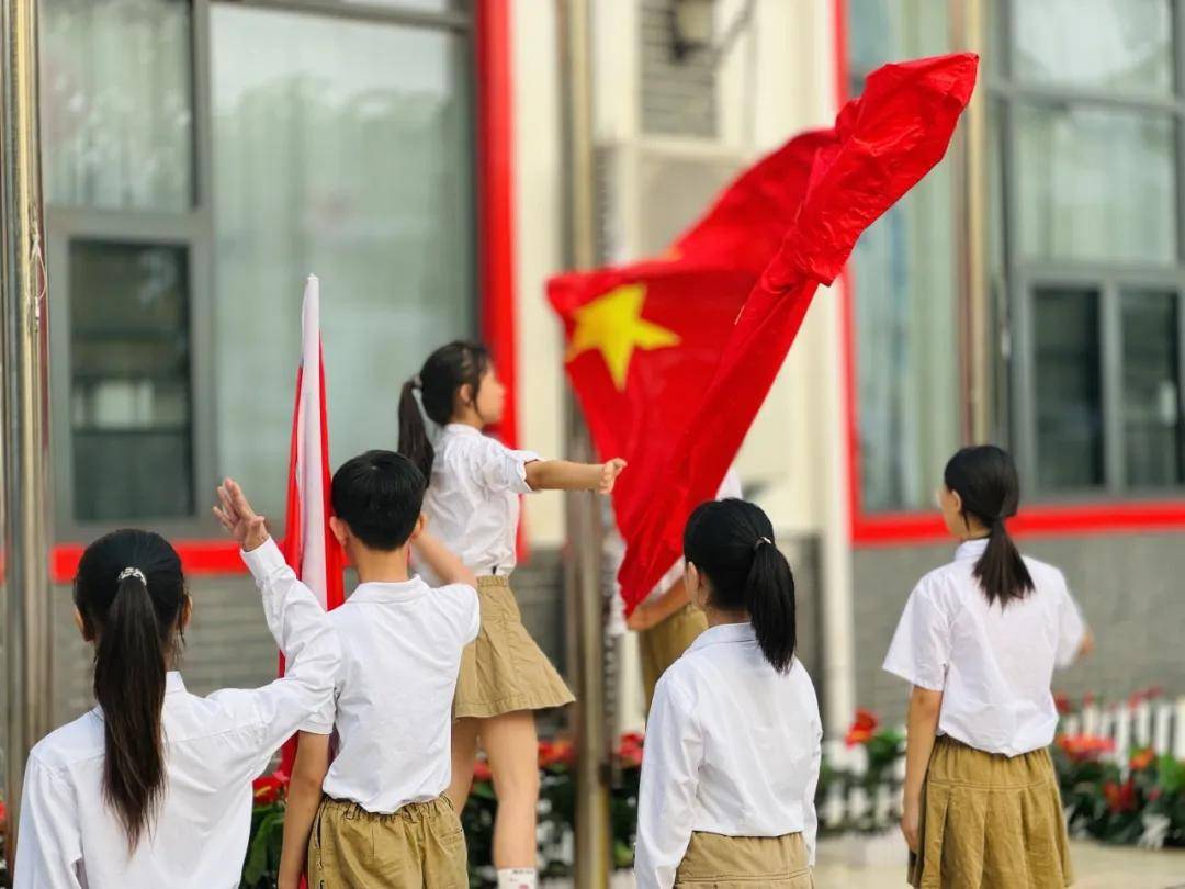 ———郑州市二七区先锋外国语学校升旗仪式